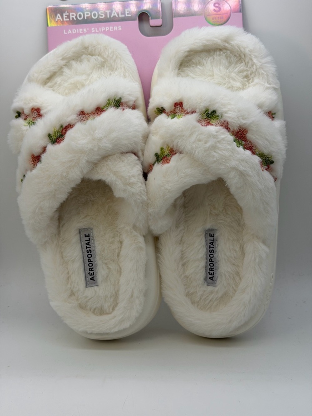 Aeropostale Ladies White Slippers Sz S (5-6) NWT